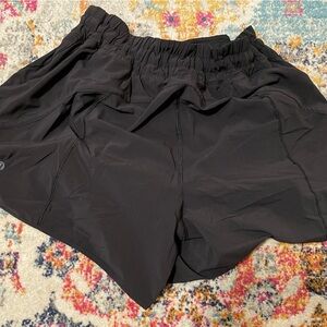 Lululemon track that lined high rise short 5”